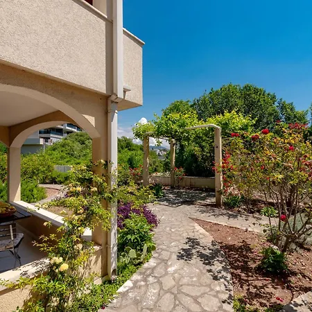 Apartment Madonna Field Ii *