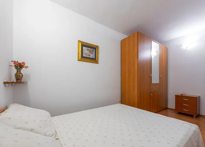 Madonna Field Ii شقة