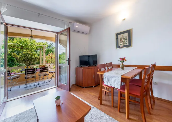 Madonna Field Ii شقة