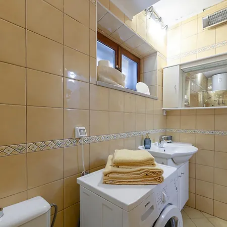 Apartament Madonna Field Ii *