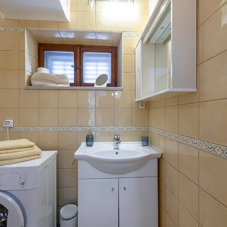 Apartament Madonna Field Ii